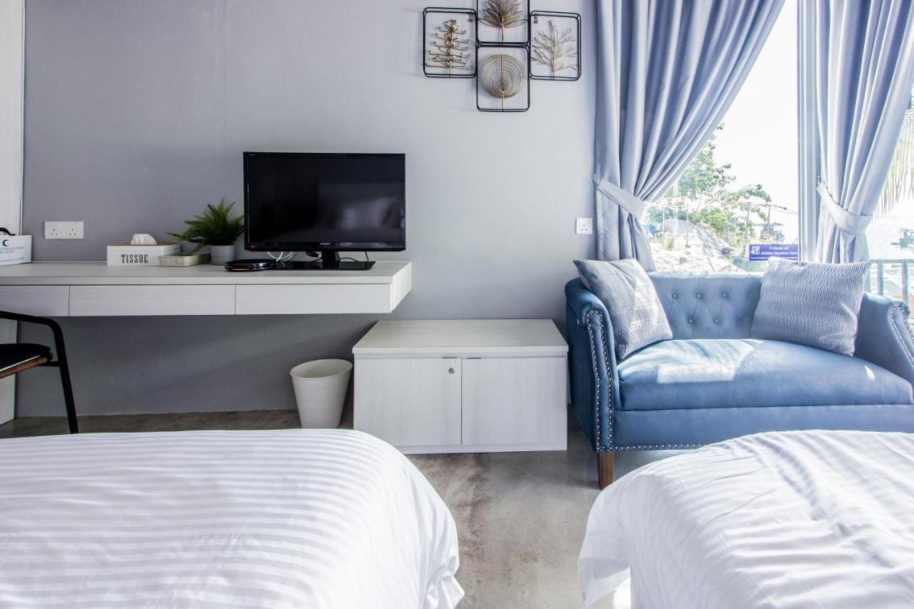 Beachboy Chalet By The Beach Bukit Lada Exterior photo